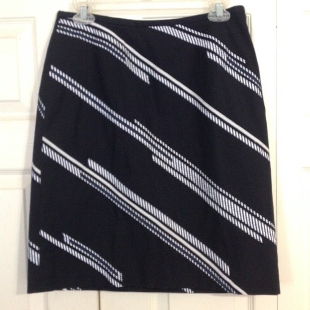 ANN TAYLOR Lyocell Size 8 Navy Blue White Rick Rack Asymmetrical Ribbon Stretch